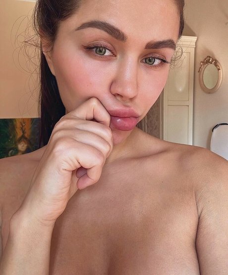 mira nowhere pornstar sexy pic