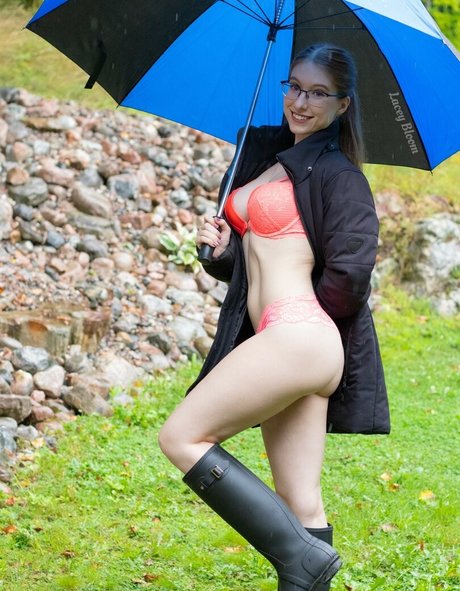 Lacey Bloom free actress photo