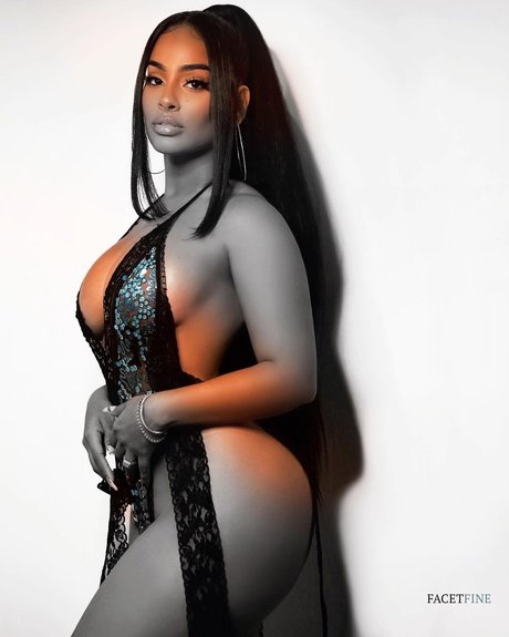 Ayisha Diaz star nude image