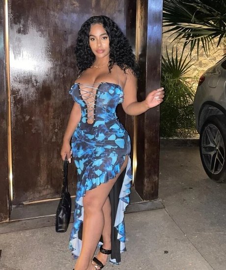 Ayisha Diaz beautiful star pictures