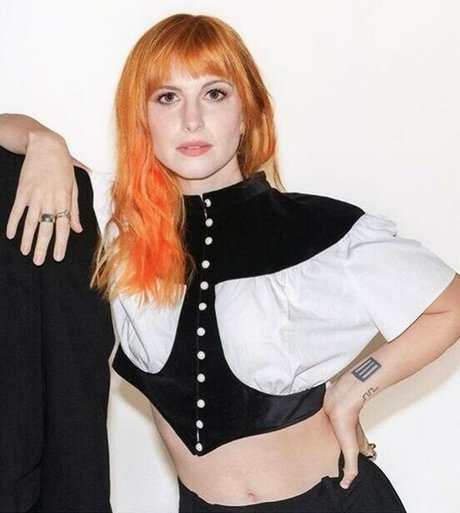 Hayley Williams star sexy img