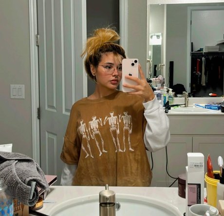 Noodlenom naked pornstar archive