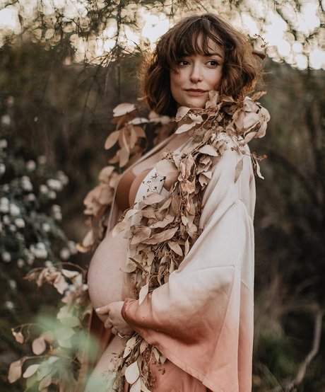 Milana Vayntrub best model pics