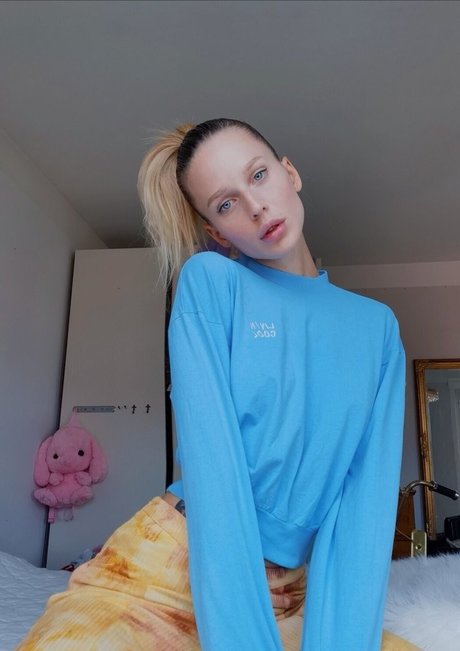 Ellaa91 top profile image
