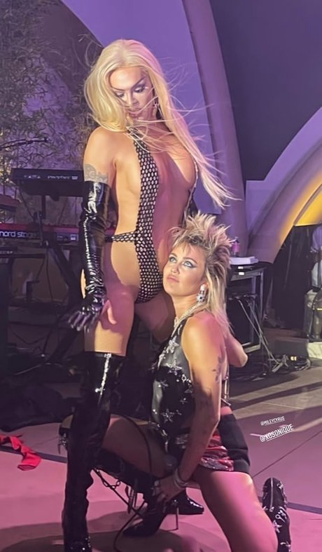lesbian onlyfans porn image