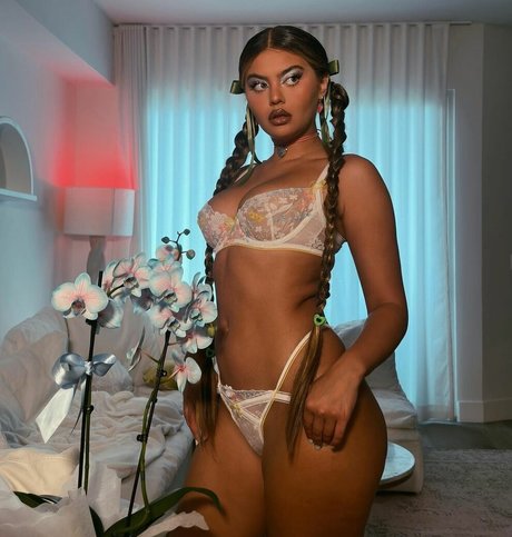 Sofia Jamora hd pornstar pic