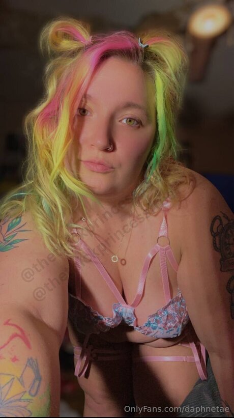 daphnetae exclusive star picture