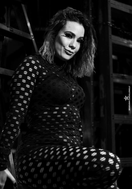Killer Kelly pornstar naked img