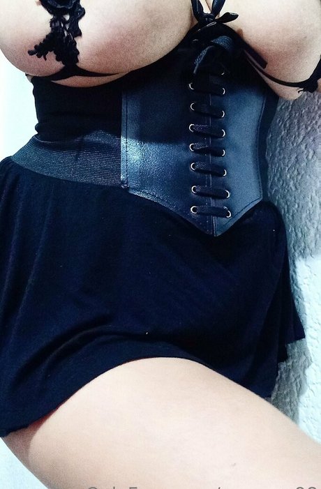 VanessaMX98 top profile image