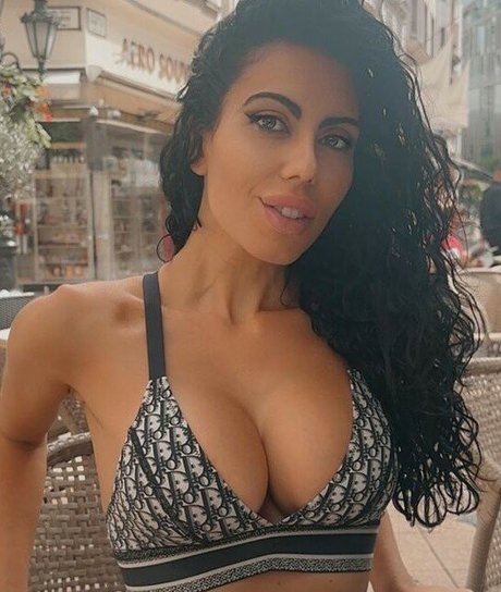 Sara Quattrociocche model erotic pics