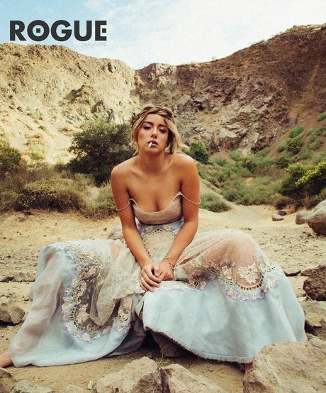 Chloe Bennet hot model image