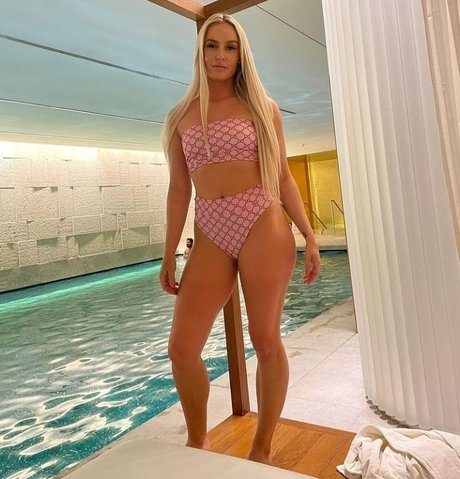Charley Hull star erotic pics