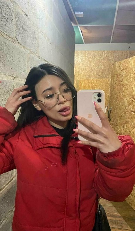carolinee2000 pornstar sex pictures