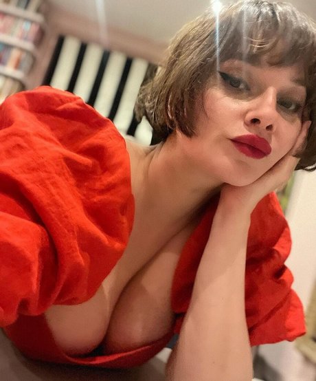 Gizzi Erskine free pornstar pictures