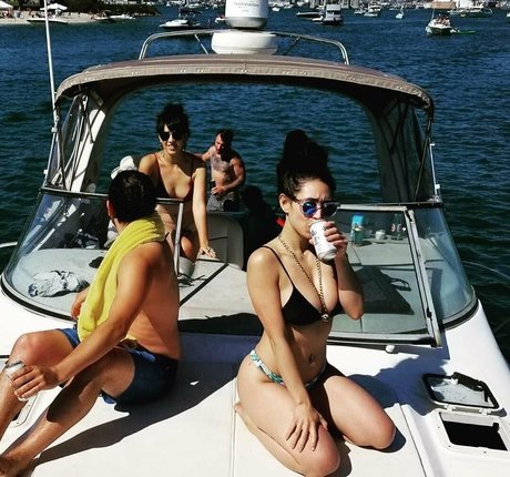 Cassie Steele exclusive star img