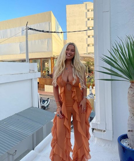 Molly Rainford sexy model pics