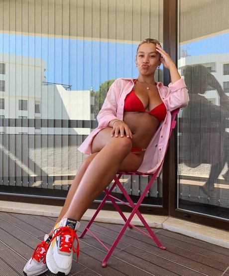 Molly Rainford pornstar xxx photo