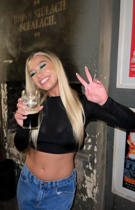 Molly Rainford pornstar hot img
