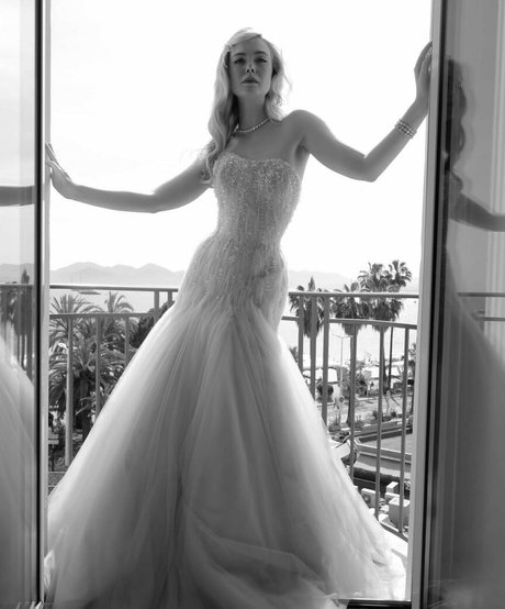 Elle Fanning art model img