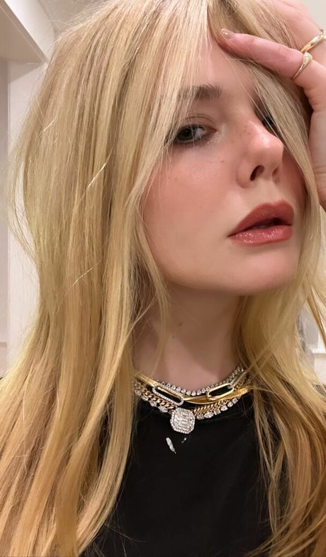 Elle Fanning model naked archive