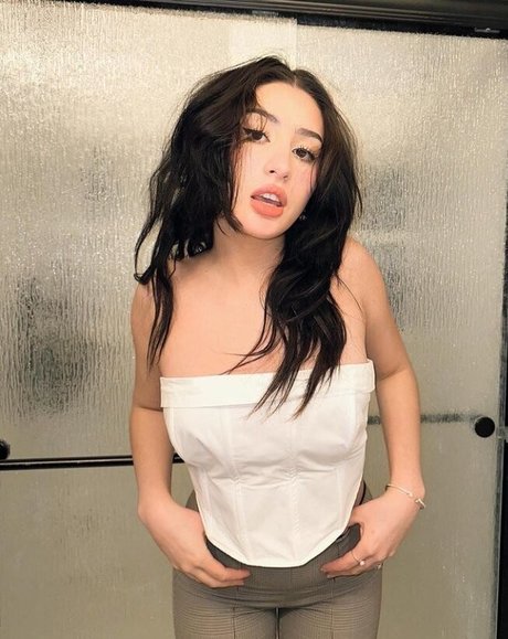 Skyelaynee free pornstar archive