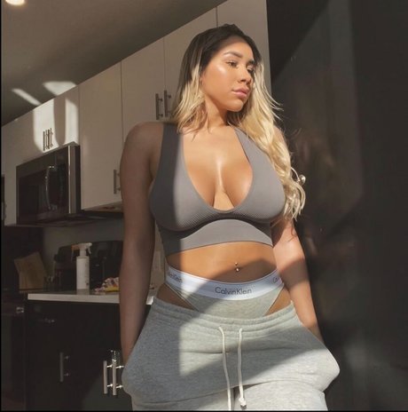 Jazminebjohnson model image