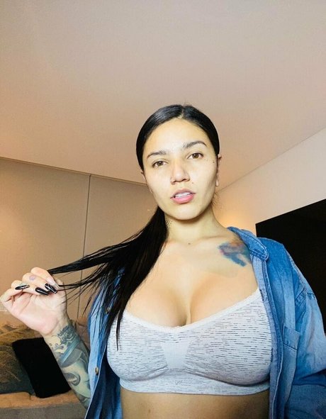 lolisaenz naked model images