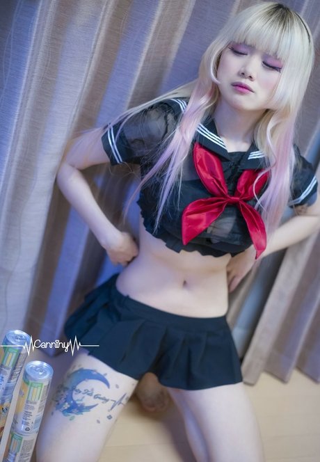 Canniny hot model pic