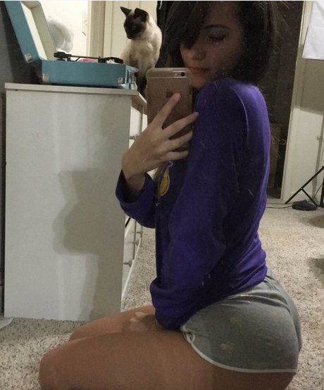 AlexiaRaye naked star photo