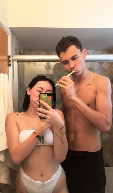 Noah Cyrus nice star gallery