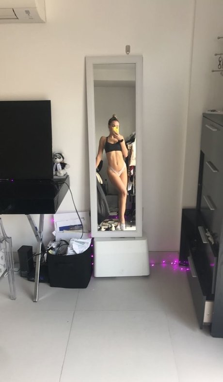 Noah Cyrus model erotic img