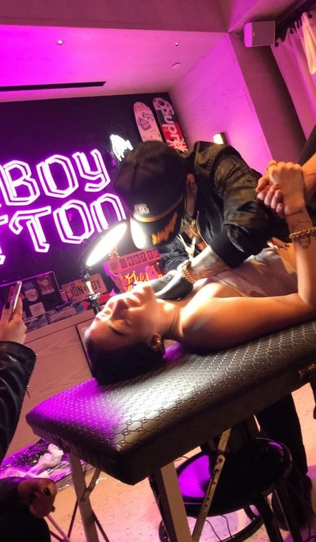 Noah Cyrus xxx pornstar image