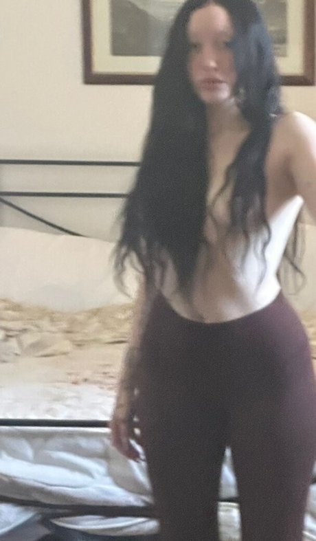Noah Cyrus model sexy img