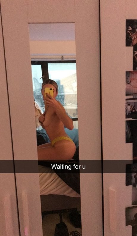 Noah Cyrus top model gallery