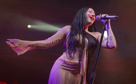 Noah Cyrus art star photos