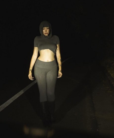 Noah Cyrus nude star picture