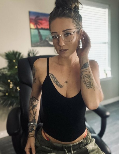 ashlynxdiamond pretty pornstar photo