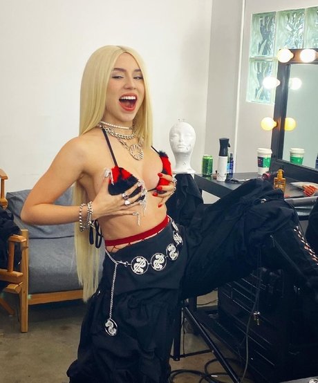 Ava Max pornstar sexy picture