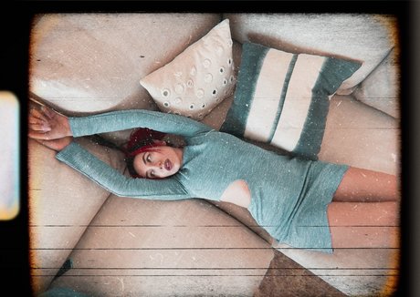 Ava Max art star picture