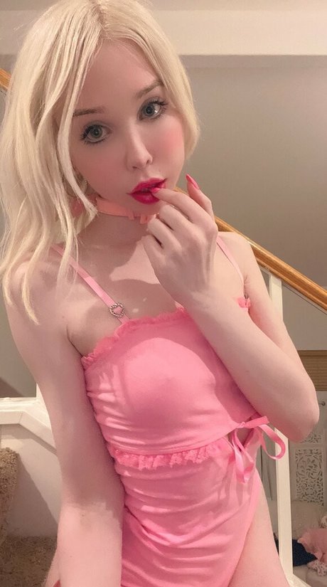 Sarina Valentina star beautiful img