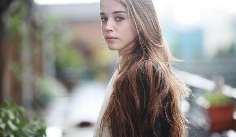 Alice Isaaz sexy model pictures