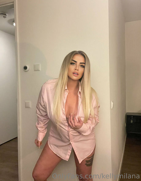 kellymilana exclusive model pictures