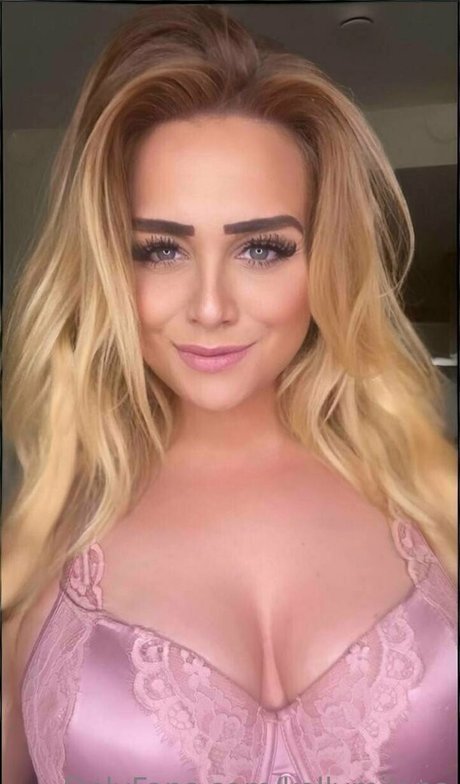 kellymilana erotic pornstar photo