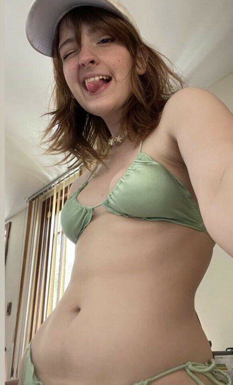 Memepantazis naked model photo