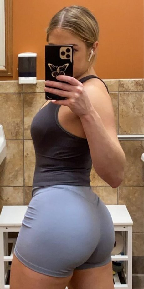 Hailsbee star naked pics