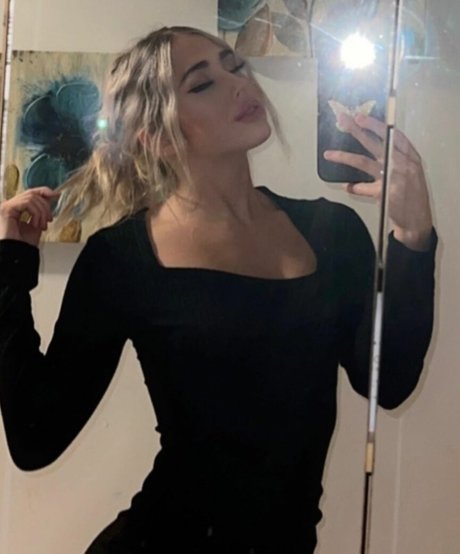 Hailsbee nude star photos