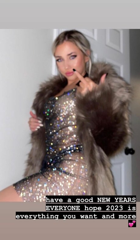 Hailsbee star nudes photo