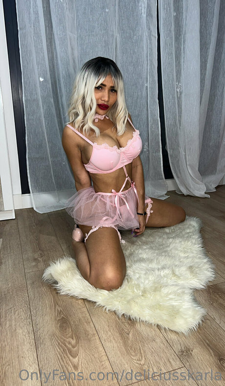 deliciusstinnykate erotic model img