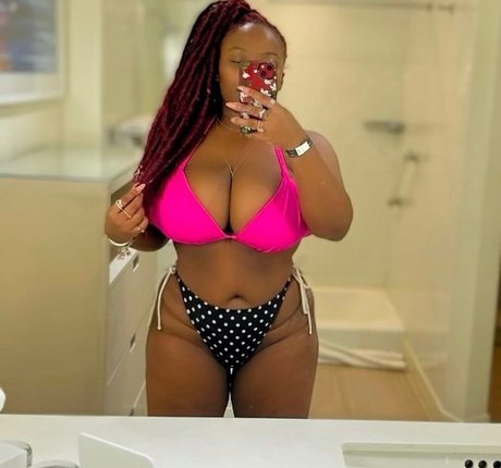 msolurin model naked image