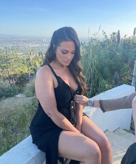 Ashley Graham model nude pic